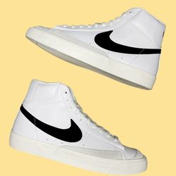 NEW IN BOX Nike Blazer 77 Mid White Black Sail CZ1055-100 WOMENS 
