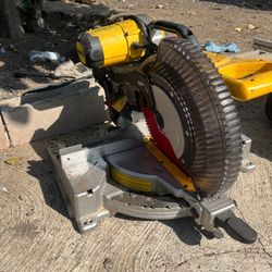 DeWalt 12" Saw 