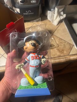 Mickey Mouse bobblehead 2026