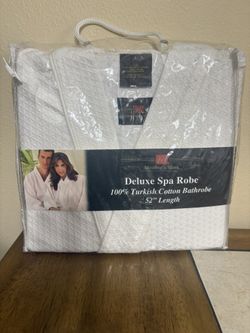 Member’s Mark Deluxe Spa Robe Sz L/ XL .  52” Length 100%  Turkish Cotton In Off-White