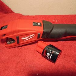 M12 Milwaukee Copper Tubing Cutter Tool Y Batería $$175