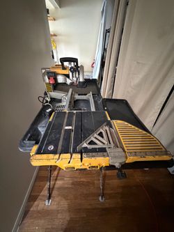 DEWALT Wet Tile Saw with Stand