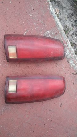 90 tru 97 Chevy picup tail lights