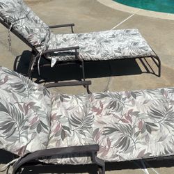 outdoor lounge chairs 