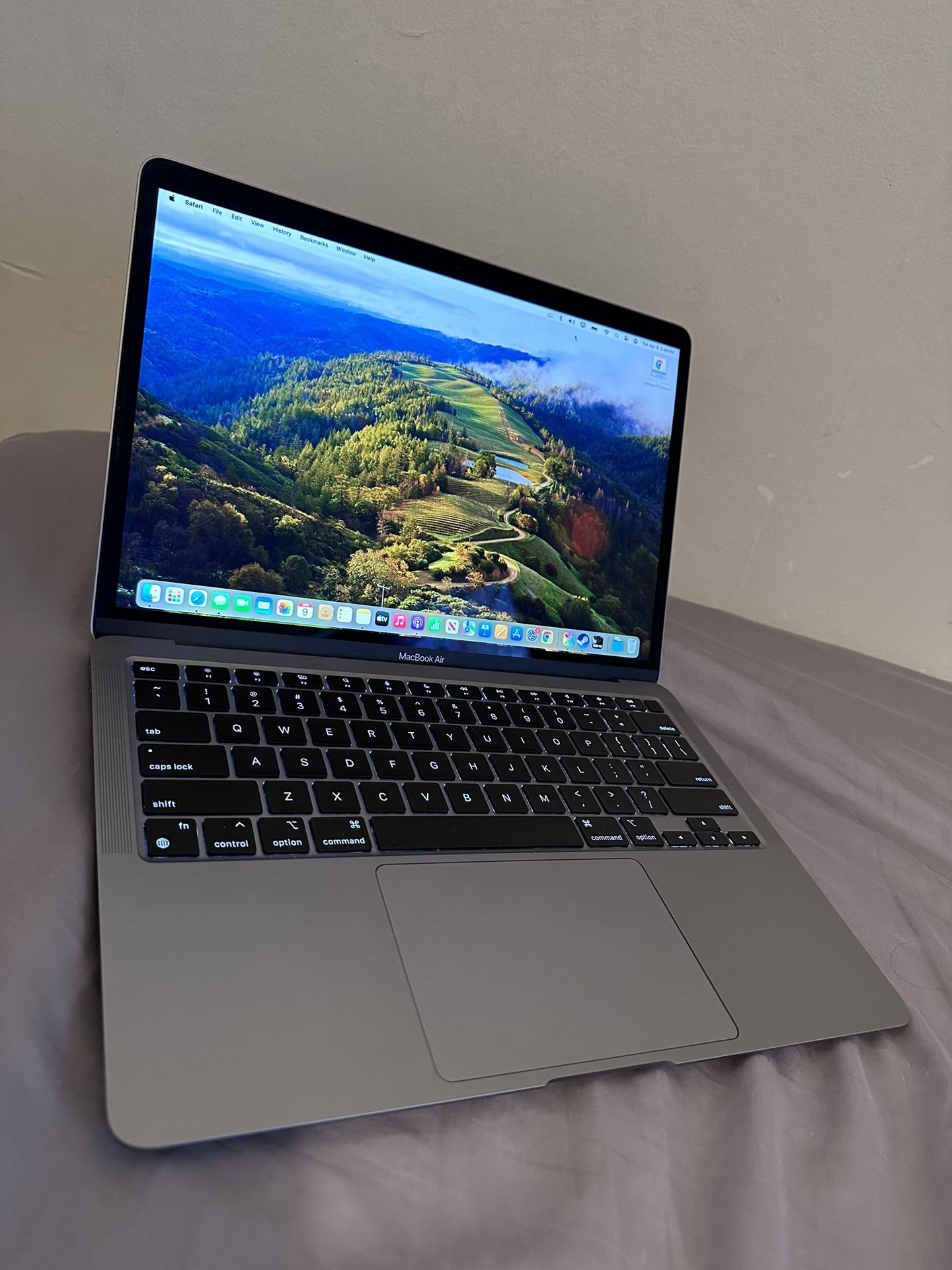 MacBook Air M1 13.3inch 512gb 16gb ram $700 OBO