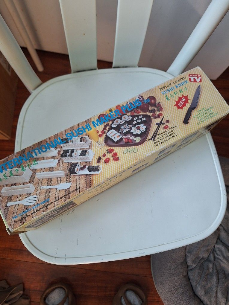 Classic Sushi Maker. New. Great Condition