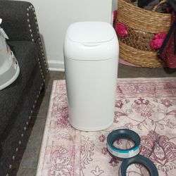 Genie Diaper Pail With 4 Refills Of Diaper Trash Bags Able To Hold 320 Diapers Each