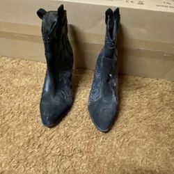 Black boots 