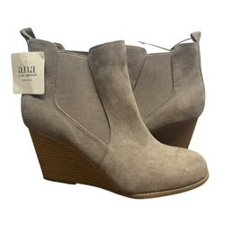 Wedge Heel Chelsea Boots Size 10W