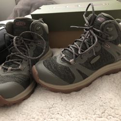 Keen Women’s Hiking Boot/shoe