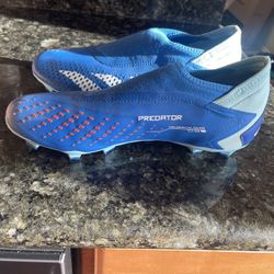 Adidas Predator Laceless Form ground cleats 11.5