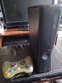 250GB XBOX SYSTEM WITH HALO WIRELESS MICROSOFT CONTROLLER $200 FINAL PRICE READ DESCRIPTION AND SEE ALL PICTURES