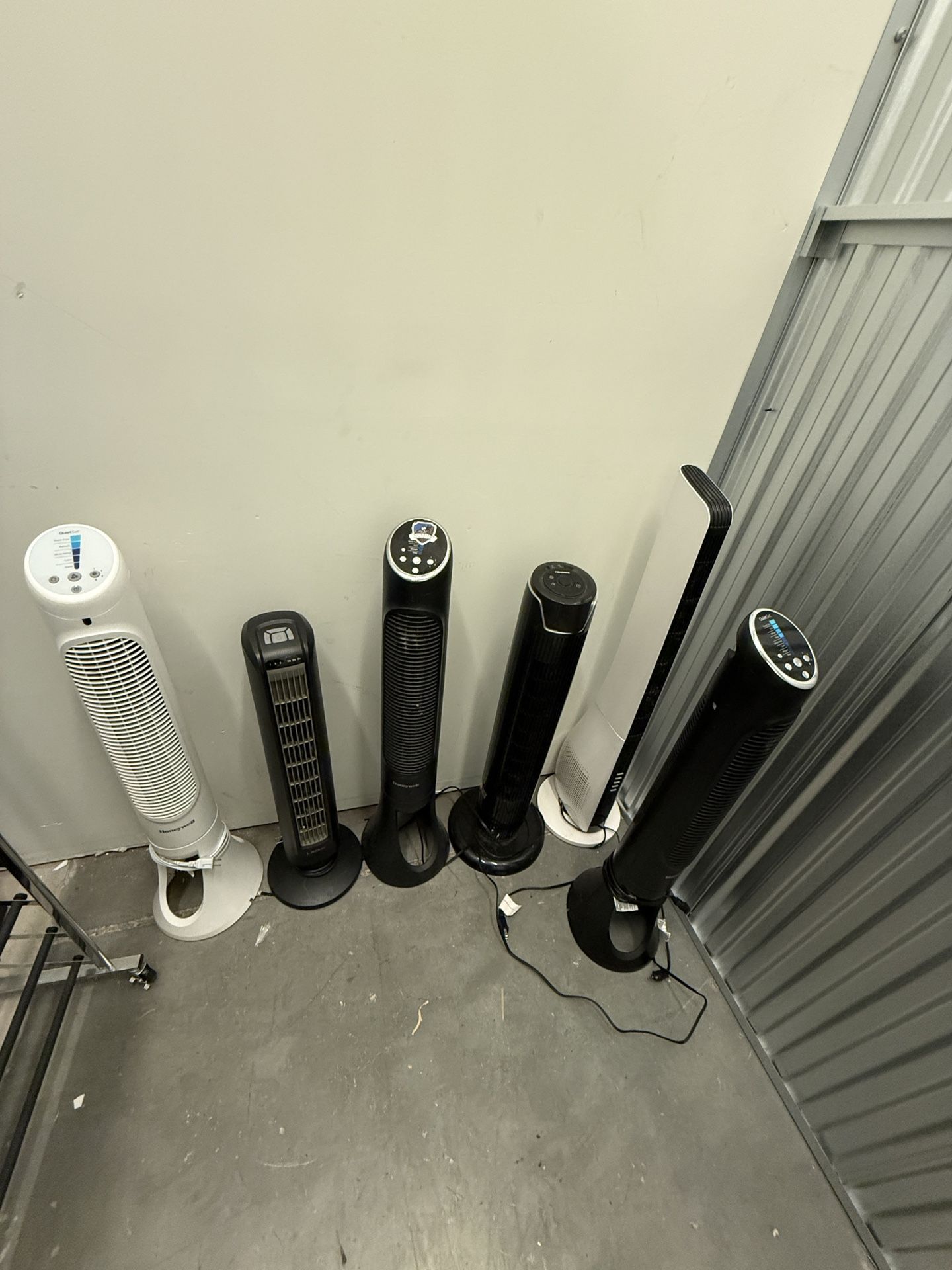 6 Tower fans For $50