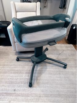 Chicco Bassinet (Height Adjustable)