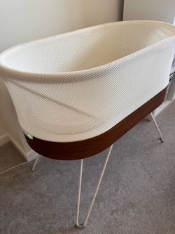 Snoo Bassinet with lots of extras