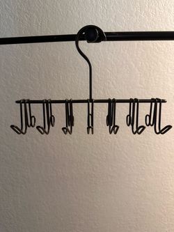 Multi-hook hanging accessory organizer
