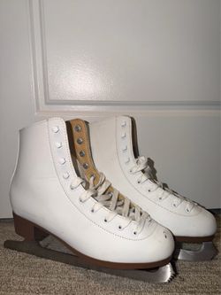 DBX figure skates