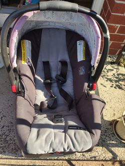 Graco snugride infant car seat