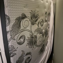 King Koil Hannah Euro Top Plush CA King Mattress – Excellent Condition