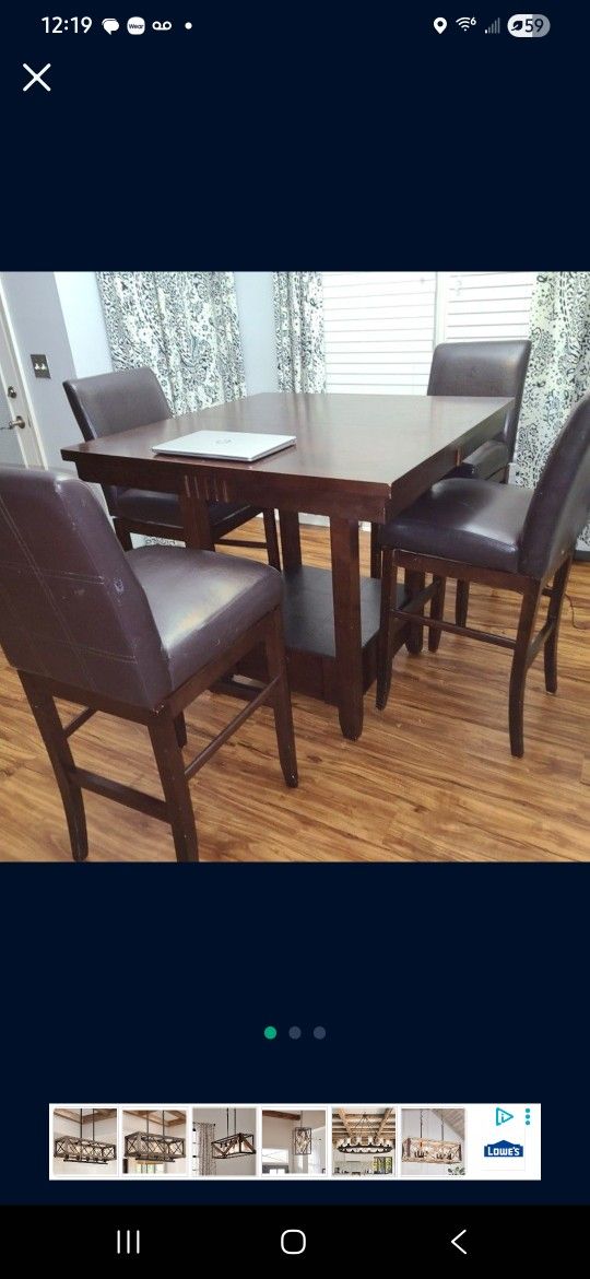 Dining Room/ Breakfast Table