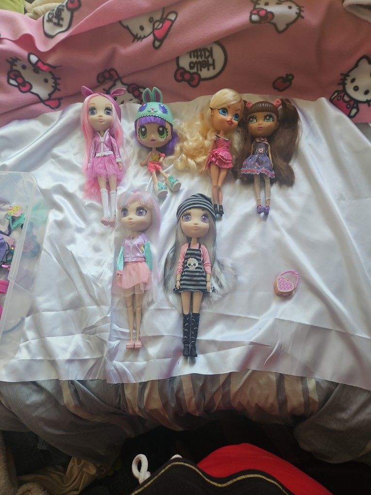 Dolls 