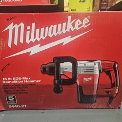 Milwaukee
SDS-MAX Demolition Hammer