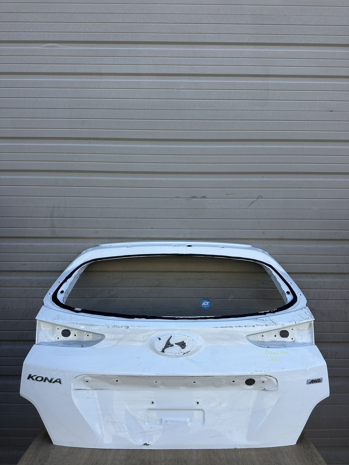 HYUNDAI KONA ORIGINAL OEM REAR TAILGATE HATCH TRUNK 2023