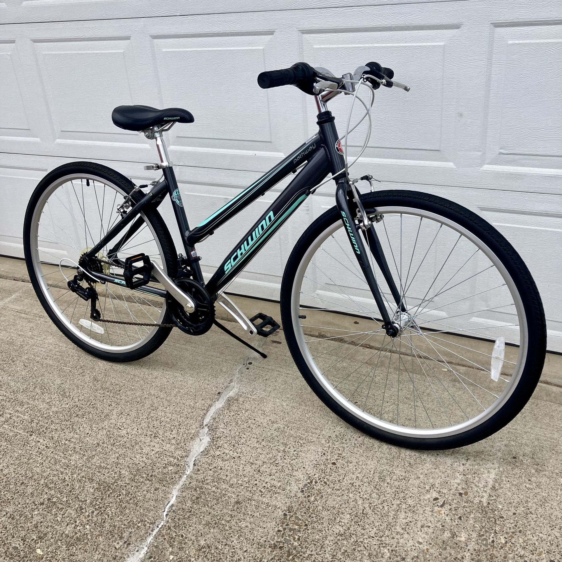 πΈπ΄π»ββοΈ Ladies Hybrid Bike