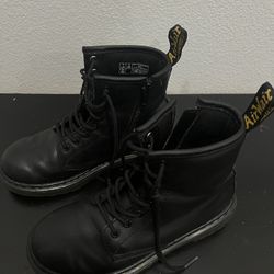 Doctor Martin boots kids size 2-2.5