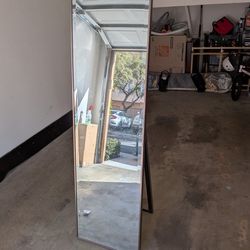 Standing mirror
