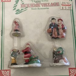 Wi Wang’s Traditions Holiday Village Resin Accessories 