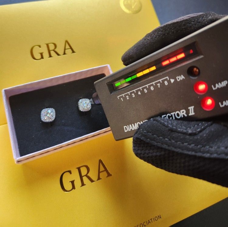 VVS1 MOISSANITE DIAMOND EARRINGS