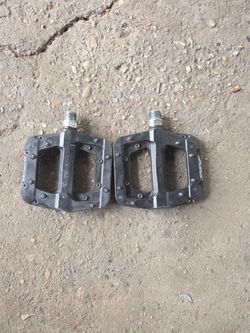 Race face pedals