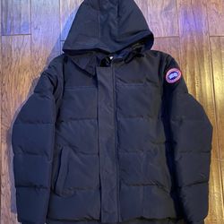 Canada Goose Macmillan mens size L red logo