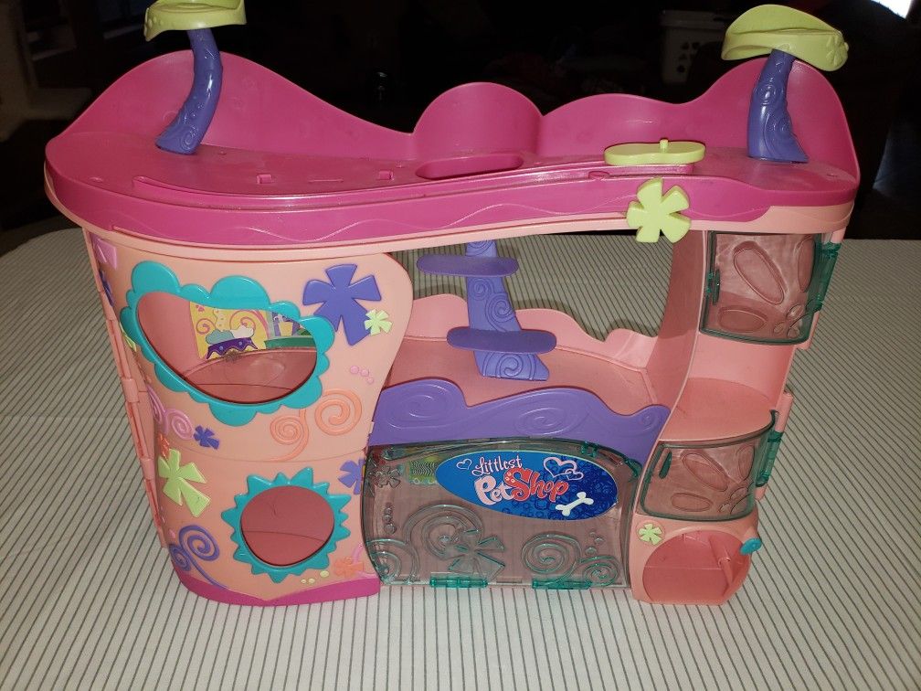 Littlest Pet Shop LPS Cozy Care Adoption Center Playset