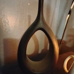 Ellegant  black vase