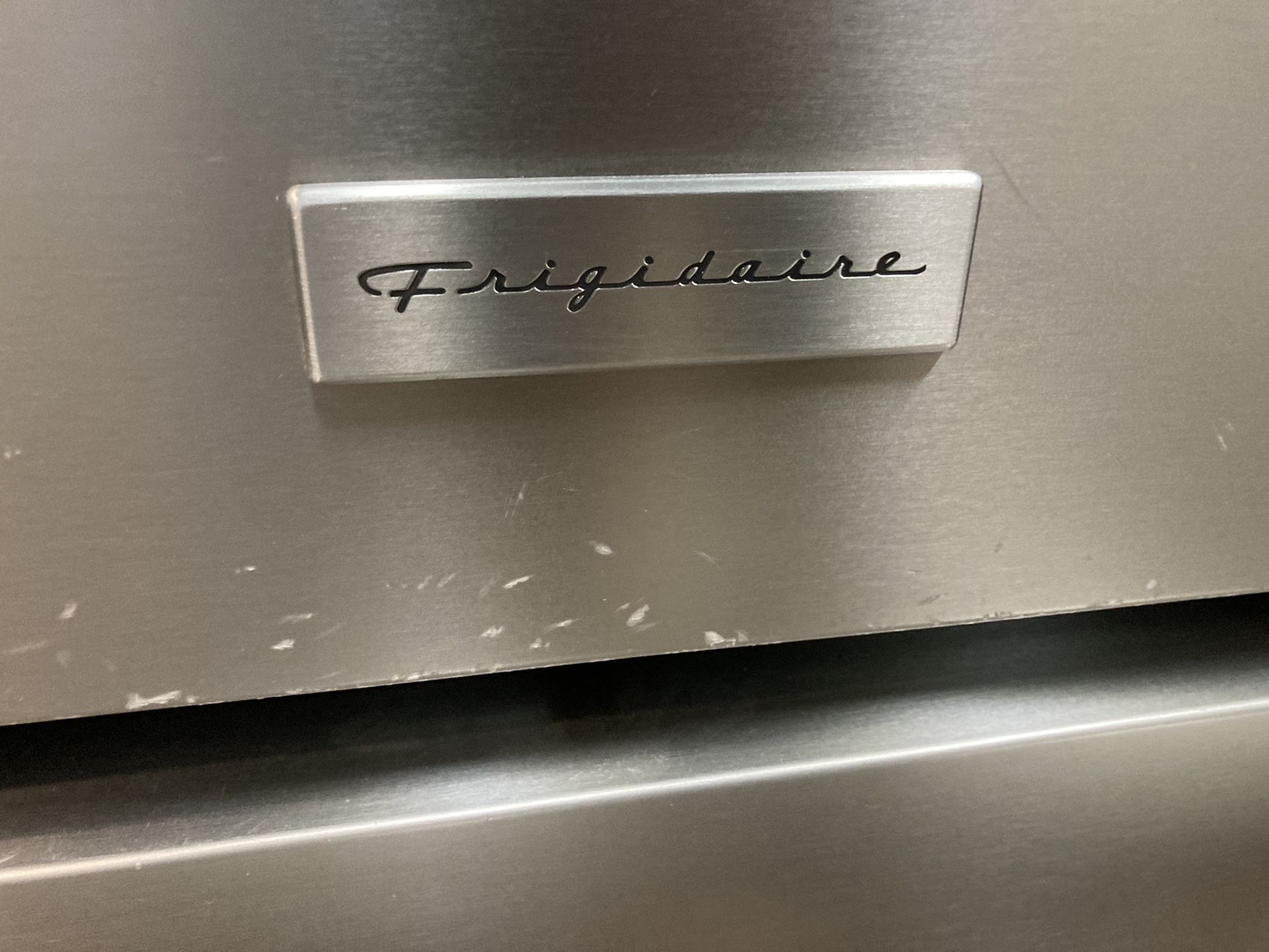 Frigidaire Gas Stove Good Working Condition for Sale in Santa Clarita