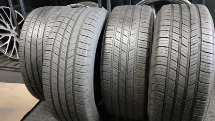Set of 4 matching tires Michelin defender 205/55R16