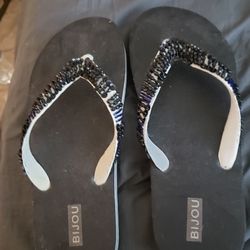 Size 6.5 Black Sandal 