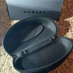 Authentic Oakley Hard Shell Case for Sunglasses - Black - with Box