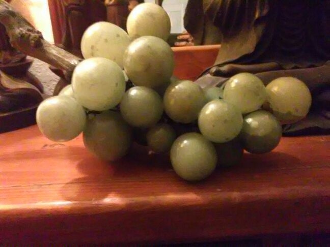 Grapes made of Jade w wood stem