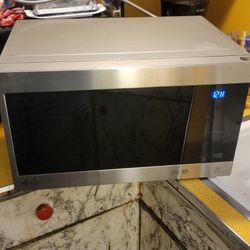 LG Microwave 