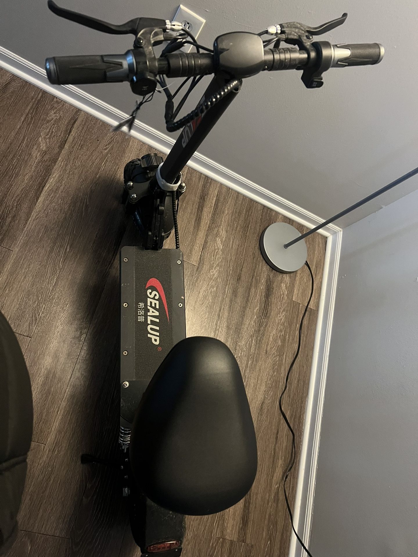 Seated Scooter seal up V42