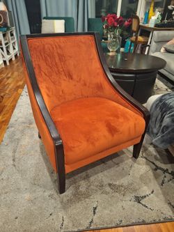 VINTAGE ORANGE CHAIR