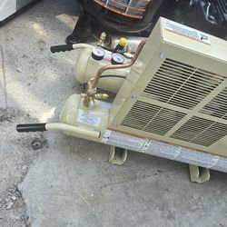 Ingersoll Rand
Reciprocating 8 Gal. 135 Max PSI, 5.5 HP Honda Portable Gas Wheelbarrow Air Compressor