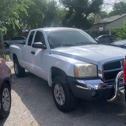 2005 Dodge Dakota 