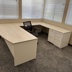 Brand new custom Executive office L shape desk on a standard base