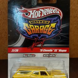 2009 Hot Wheels 1:64 Scale Wayne's Garage • '70 Chevelle SS Wagon with Real Riders 