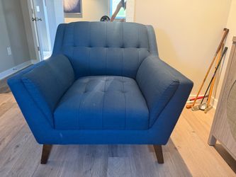 Navy blue chair in great condition