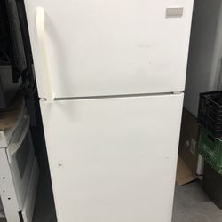 Frigidaire Top Bottom Refrigerator (Broken Handle)